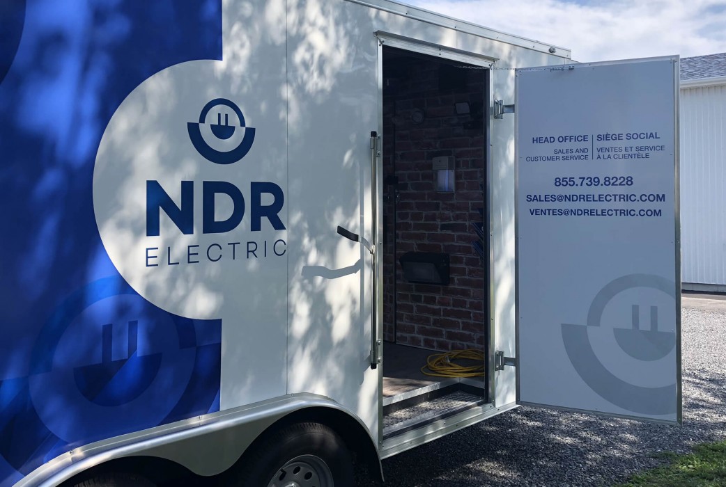 Showroom: Mobile presentation unit - outside