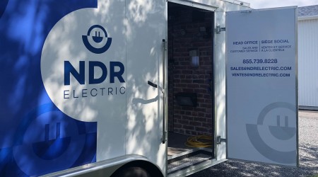 Showroom: Mobile presentation unit - outside