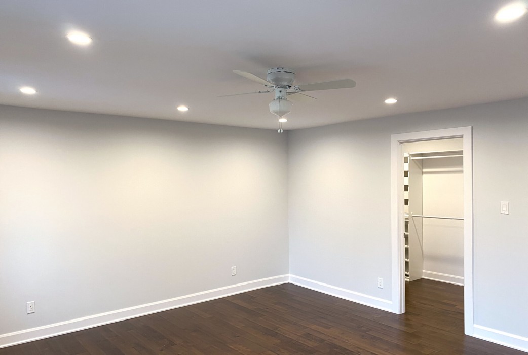 Razor-R CCT 4": Living room in Montreal, Quebec. Private residence.