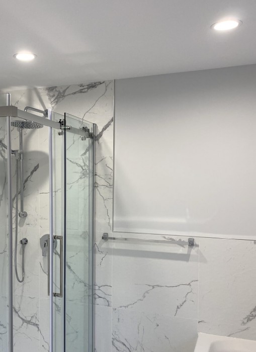 Razor-R CCT 4": Bathroom in Montreal, Quebec. Private residence.