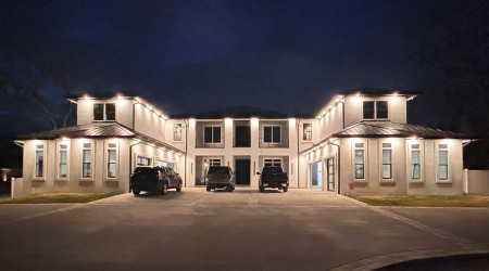 Razor RGB 6”: Soffit application. Private residence, USA.